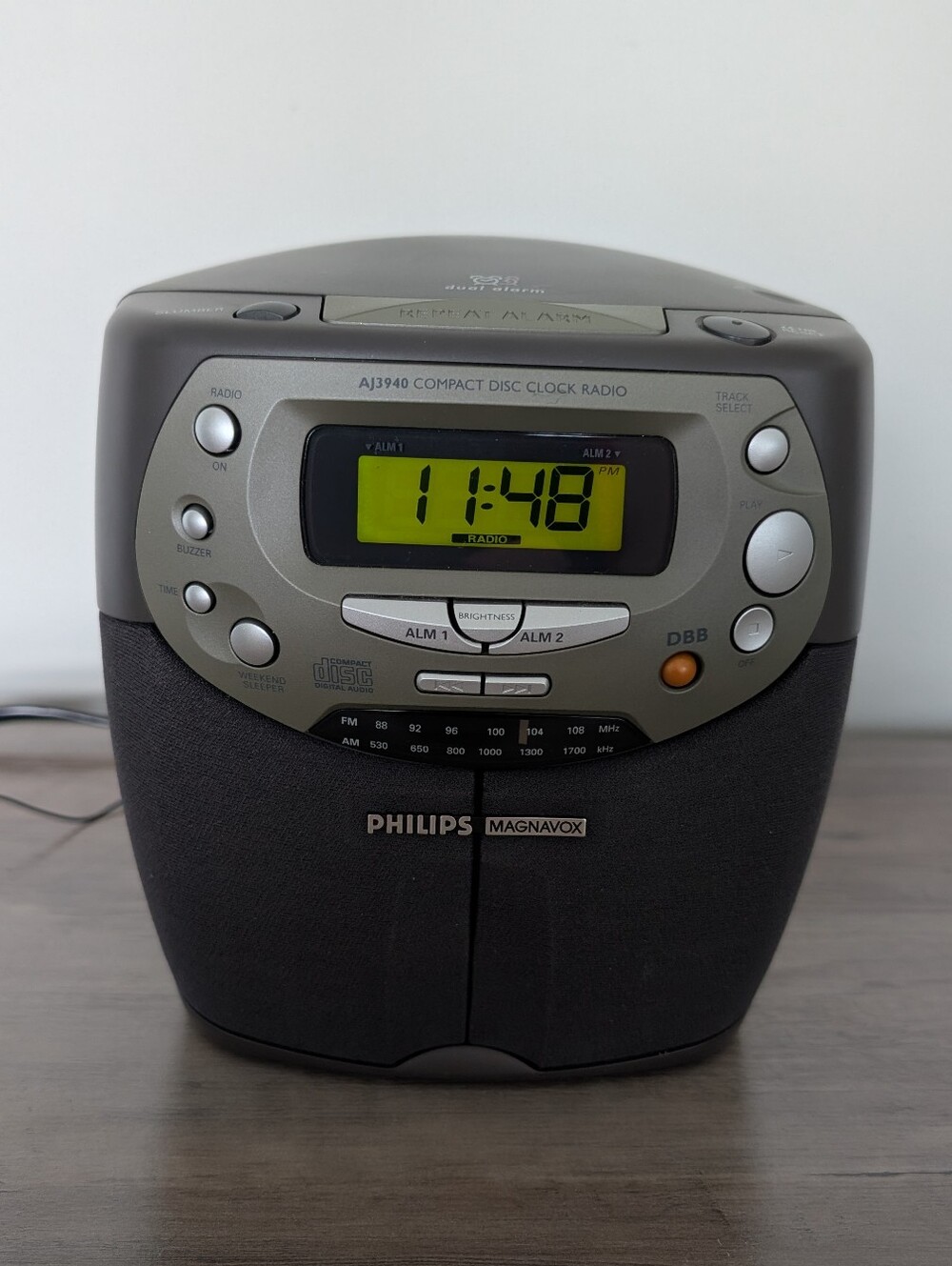 Phillips Magnavox AJ3940 AM/FM Repeat Alarm Clock Radio CD Player TESTED
